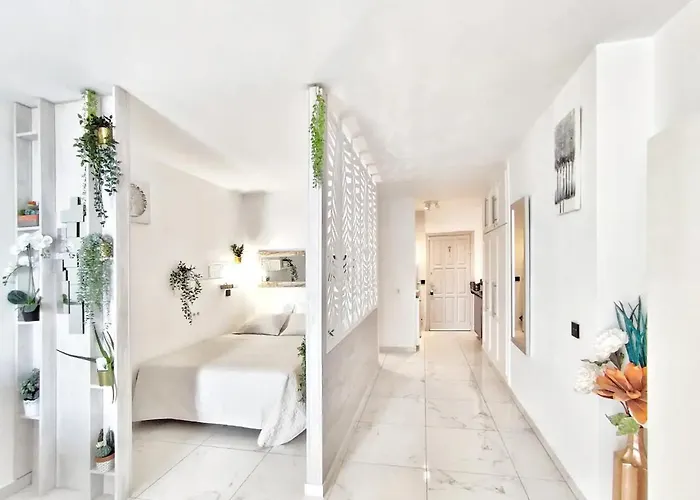 Sunshine Escape With Ocean View Адехе