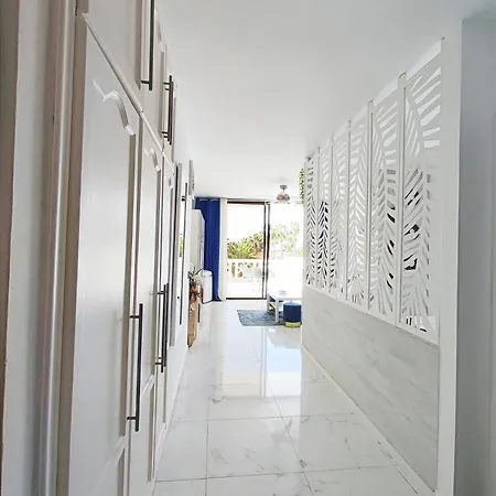 아파트 Sunshine Escape With Ocean View